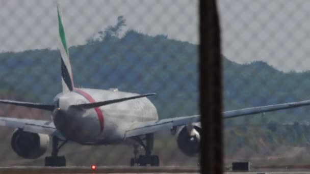 Phuket Thailand Januari 2023 Achteraanzicht Boeing 777 Van Emiraten Versnelling — Stockvideo