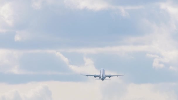 Avión Despegando Saliendo Vista Trasera Silueta Avión Escalando Altitud — Vídeos de Stock