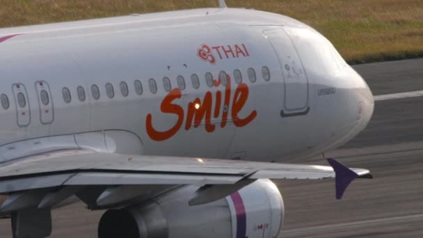 Phuket Tailandia Febrero 2023 Airbus A320 232 Txb Thai Smile — Vídeo de stock