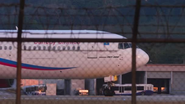 Phuket Thailand Januari 2023 Boeing 767 Från Sunday Airlines Taxar — Stockvideo