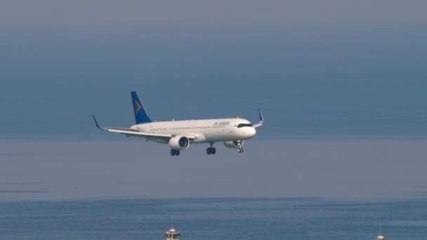 Phuket Thailand February 2023 Airbus A321 Dari Air Astana Mendarat — Stok Video