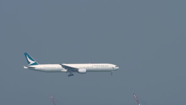 Hongkong November 2019 Flugzeug Boeing 777 Von Cathay Pacific Landeanflug — Stockvideo