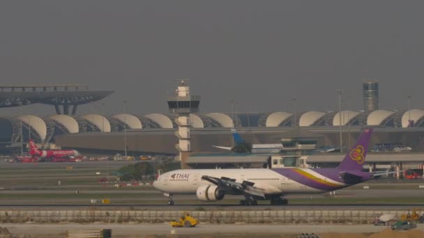 Bangkok Tajlandia Marca 2023 Szeregowy Boeing 777 Tkz Tajskich Dróg — Wideo stockowe