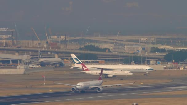 Hong Kong Kasım 2019 Çekimler Airbus A330 Cathay Dragon Ivmesi — Stok video