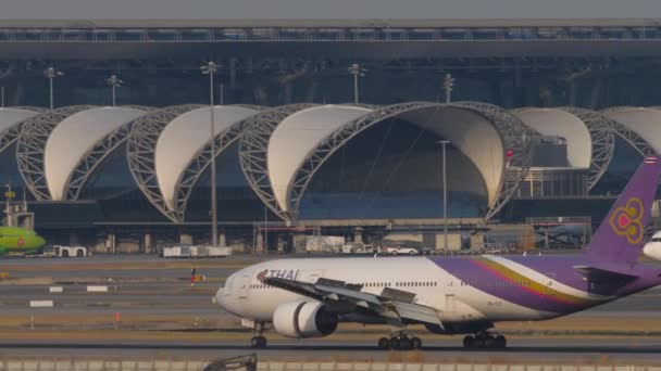 Bangkok Tailândia Janeiro 2023 Boeing 777 Tjt Travagem Thai Airways — Vídeo de Stock