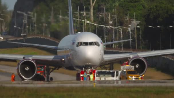 Samolot Przerwał Lot Samolot Wozy Strażackie Lotnisku Skok Silnika Pożar — Wideo stockowe