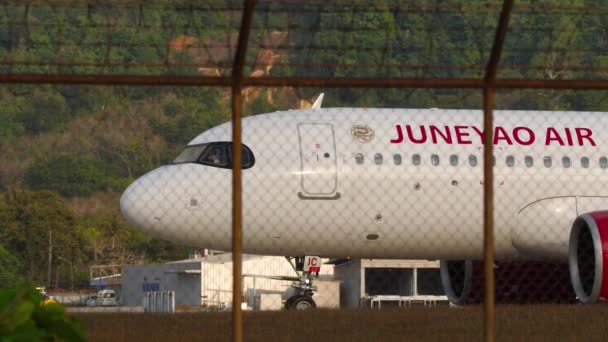 Phuket Thailand February 2023 Airbus A320 321C Juneyao Airlines Taxiing — 图库视频影像