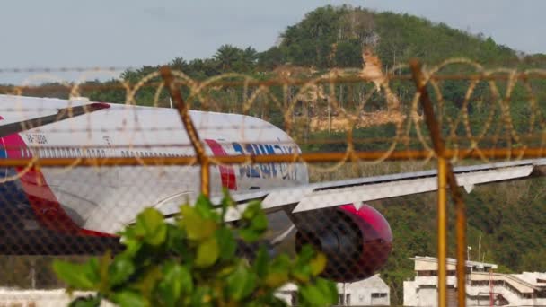 Phuket Thailand Şubat 2023 Boeing 767 73034 Azur Air Kalkışa — Stok video