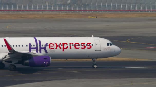 Hong Kong Kasım 2019 Yolcu Uçağı Airbus A321 Ekspres Taksi Video Klip