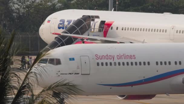 Phuket Thailand Februari 2023 Jet Boeing 767 B6703 Van Sunday — Stockvideo