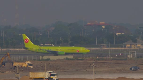 Bangkok Thaïlande Mars 2023 Boeing 737 800 Bul Siberia Airlines Séquence Vidéo
