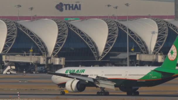 Бангкок Таиланд Января 2023 Года Широкофюзеляжный Самолет Boeing 777 16737 — стоковое видео
