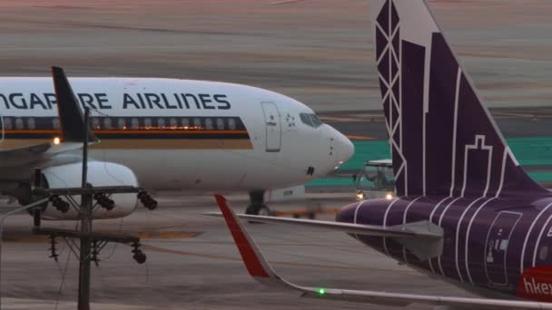 Phuket Thaïlande Fevrier 2023 Boeing 737 Singapore Airlines Aéroport Phuket Séquence Vidéo Libre De Droits