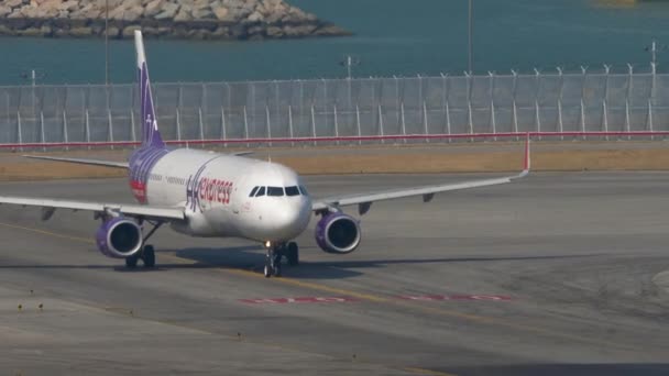 Hong Kong Kasım 2019 Ticari Uçak Airbus A321 Ekspres Taksi Stok Çekim 