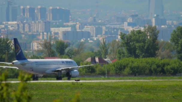 Almaty Kazakhstan Mai 2019 Avion Civil Air Astana Sur Voie — Video