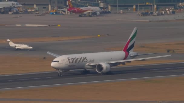 Hong Kong Novembro 2019 Boeing 777 Efh Emirates Skycargo Decolagem — Vídeo de Stock