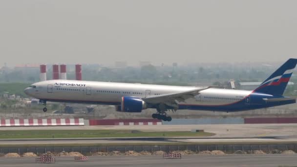 Bangkok Thailand Março 2023 Widebody Boeing 777 73144 Frenagem Aeroflot — Vídeo de Stock