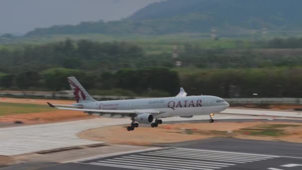 Phuket Thailand Ruari 2023 Airbus A330 302 Aed Qatar Airways — Stockvideo