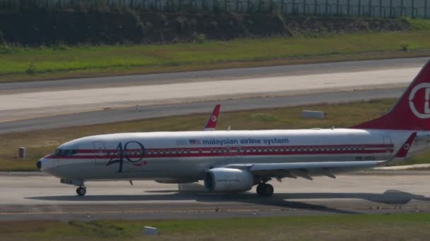 Phuket Thailand Ruari 2023 Boeing 737 Mxa Från Malaysia Airlines — Stockvideo