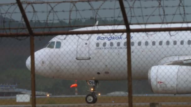 Phuket Tailandia Enero 2023 Avión Bangkok Taxi Aéreo Pista Del — Vídeos de Stock