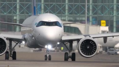 ALMATY, KAZAKHSTAN - 27 Haziran 2024: Airbus A321, Air Astana EI-KGK Almaty Uluslararası Havaalanı, Kazakistan