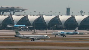 BANGKOK, THAILAND - 16 Mart 2025: Airbus A320, Myanmar Havayolları 'ndan XY-ALT Suvarnabhumi havaalanından havalandı. Seyahat kavramı