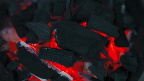 作为夜间背景的烧烤烹调用烧炭 — 图库视频影像