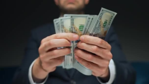 Hombre Vestido Formalmente Contando Billetes Dólar Cerca Concepto Inversión Éxito — Vídeos de Stock