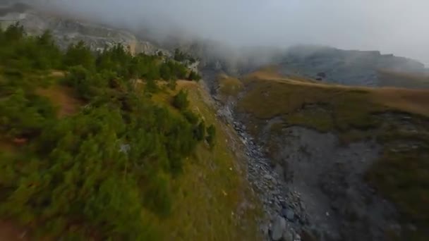 Lot Manewrowy Fpv Blisko Powierzchni Góry Alpach Szwajcarskich Oeschinensee Szwajcaria — Wideo stockowe