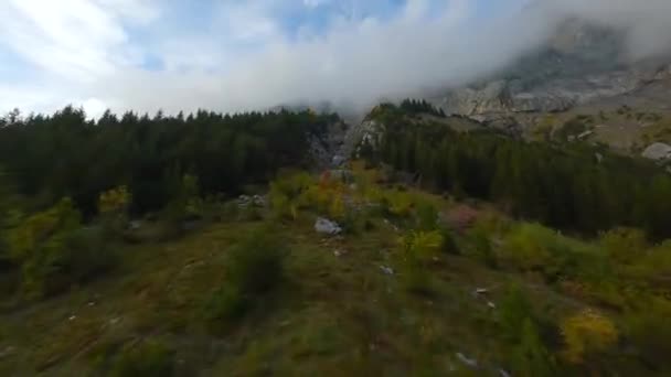 Fpv Manévrovatelný Let Blízko Povrchu Hory Švýcarských Alpách Oeschinensee Švýcarsko — Stock video