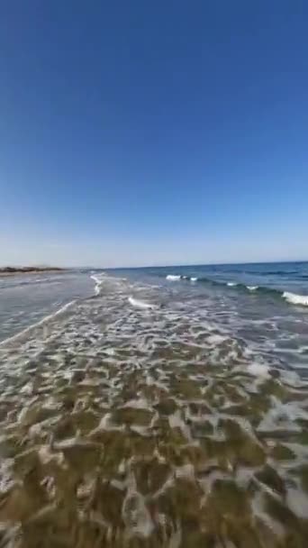 Vertical Video Fpv Drone Flying High Speed Beach Coast Bathed — Stock Video