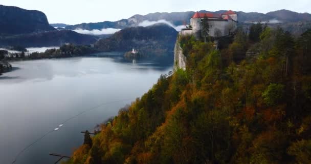 Αεροφωτογραφία Του Blejski Grad Ένα Όμορφο Κάστρο Χτισμένο Στην Κορυφή — Αρχείο Βίντεο