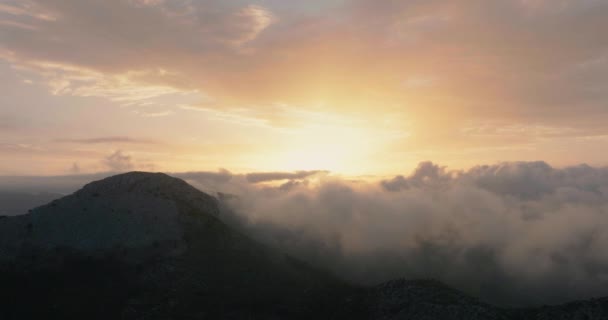Veduta Aerea Del Paesaggio Montano Livello Nuvole Silhouette Delle Montagne — Video Stock