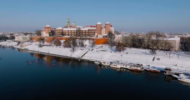Aerial View Wawel Royal Castle Covered Snow Vistula River Winter — Αρχείο Βίντεο