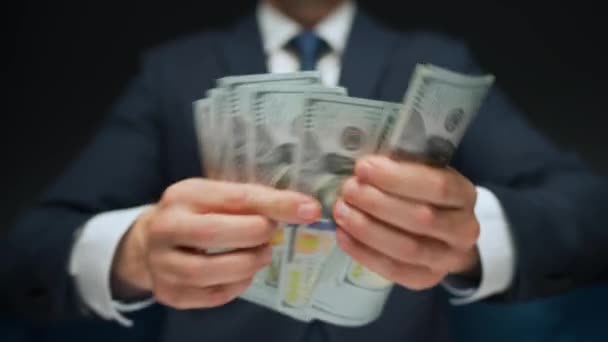 Uomo Vestito Formalmente Che Conta Banconote Dollaro Usa Primo Piano — Video Stock