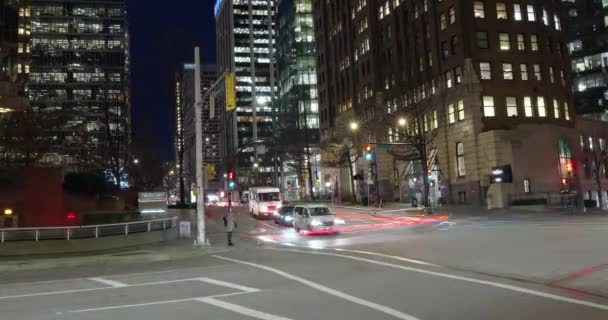 Time Lapse Crossroads Cars People Crossing Street Night Bus Moving — Wideo stockowe