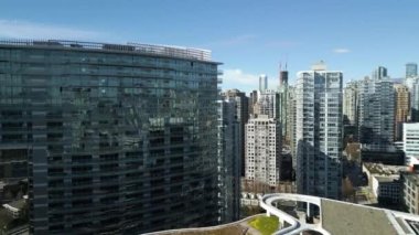 Vancouver, British Columbia, Kanada 'daki gökdelenlerin hava görüntüsü.