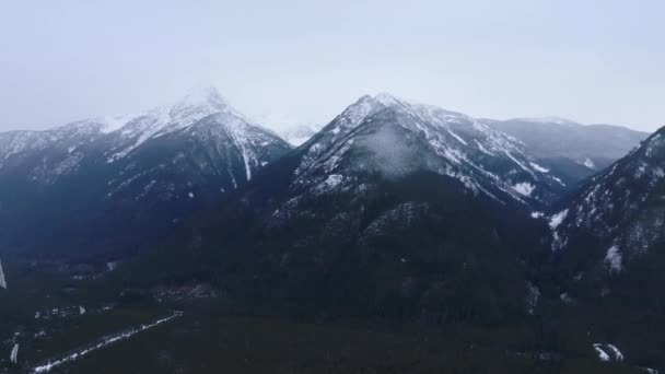 Widok Lotu Ptaka Zimowe Skaliste Góry Ponury Dzień Chilliwack Kolumbia — Wideo stockowe