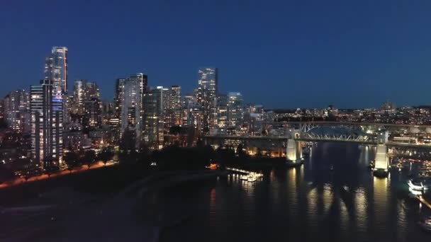 Wspaniały Widok Lotu Ptaka Centrum Vancouver Nocy Most Granville False — Wideo stockowe