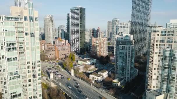温哥华市中心 格兰维尔桥和福尔斯溪的空中风景令人惊叹 加拿大不列颠哥伦比亚省 — 图库视频影像