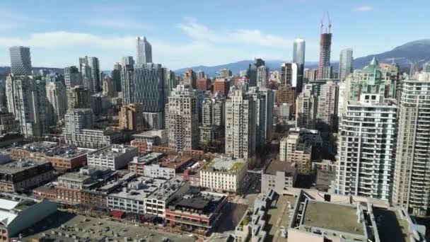 カナダ ブリティッシュコロンビア州バンクーバーのダウンタウンの高層ビルの空中ビュー — ストック動画