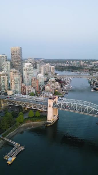 Függőleges Videó Lenyűgöző Kilátás Vancouver Belvárosára Granville Hídra False Creekre — Stock videók