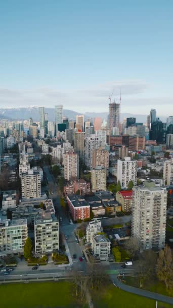 Függőleges Videó Légi Felvétel Felhőkarcolókról Vancouver Belvárosában Brit Columbia Kanada — Stock videók