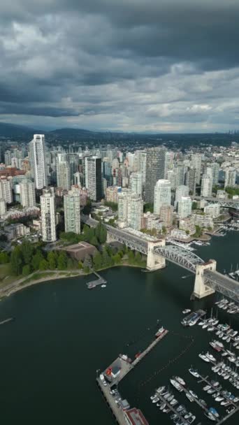 Vídeo Vertical Impresionante Vista Aérea Sobre Centro Vancouver Puente Granville — Vídeos de Stock