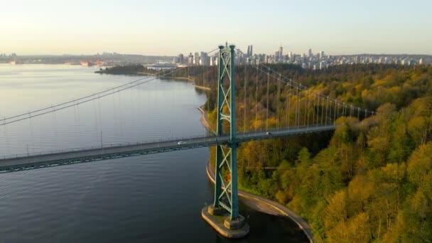 Vista Aérea Lions Gate Bridge Stanley Park Amanhecer Centro Vancouver — Vídeo de Stock