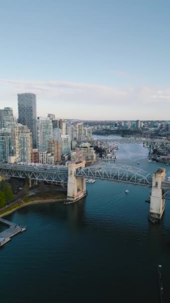 Vertikální Video Ohromující Letecký Výhled Centrum Vancouveru Granvillský Most False — Stock video