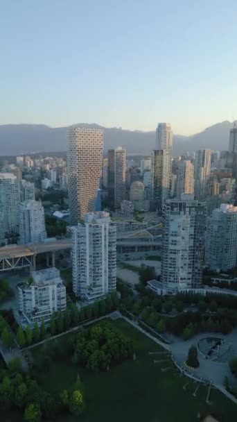 Pionowe Wideo Widok Powietrza Drapacze Chmur Centrum Vancouver Kolumbia Brytyjska — Wideo stockowe