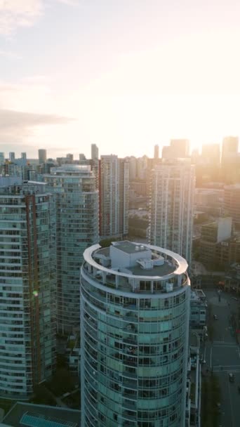 Vertikal Video Flygfoto Över Skyskrapor Centrum Vancouver British Columbia Kanada — Stockvideo