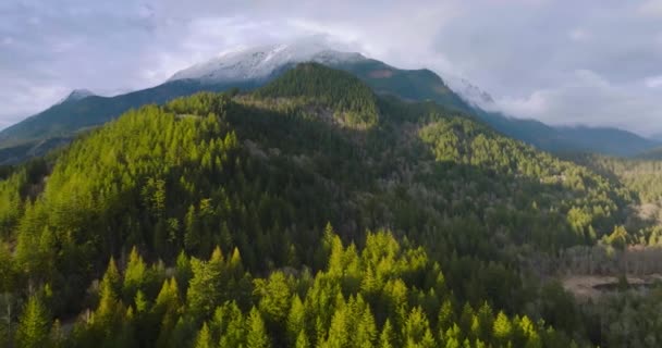 Vue Aérienne Paysage Montagneux Canadien Près Lac Harrison Coucher Soleil — Video
