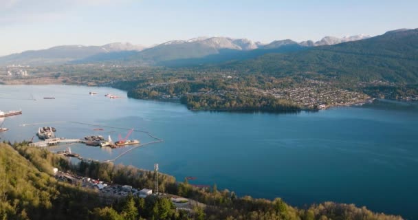 从后海湾的伯纳比山公园和周围的山景俯瞰全景 加拿大不列颠哥伦比亚省温哥华 — 图库视频影像
